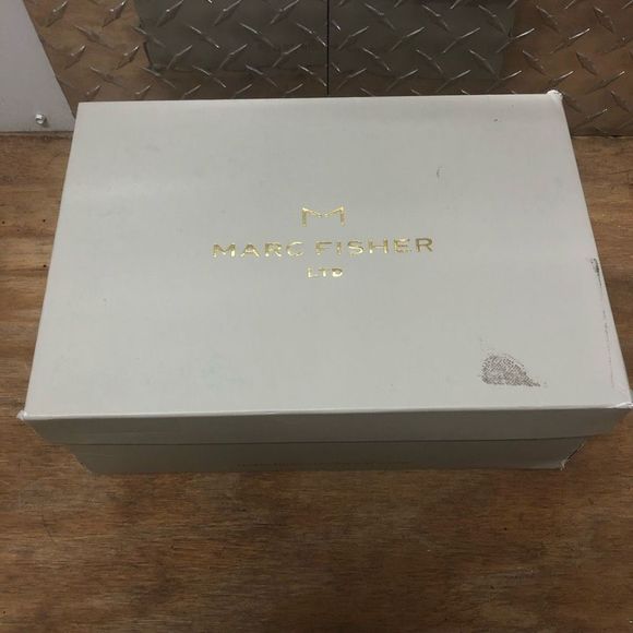 MARC FISHER IOB - PHEBE 2 BEIGE SUEDE SANDALS Size 11, MSRP $140 - Picture 8 of 9